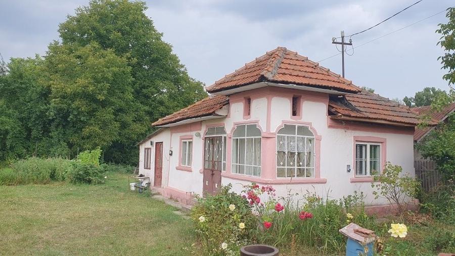Casă cu 3 camere în Schitu Scoicești