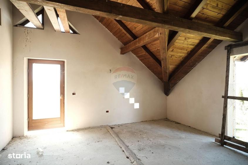 Casă cu 4 camere cu Teren 1674 Mp în Frătăuții Vechi