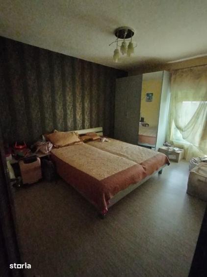 Casă cu 7 camere cu Teren 527 Mp în Valea Rosie