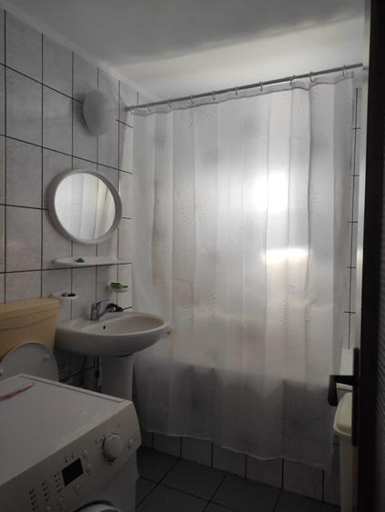 Apartament cu 3 camere decomandat în Exterior Vest