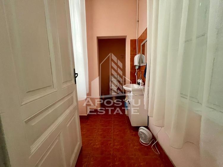 Apartament cu 4 camere decomandat în Traian