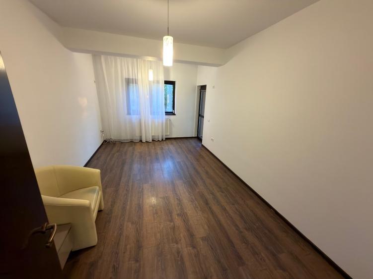 Apartament cu 5 camere decomandat, mobilat în Giurgiului