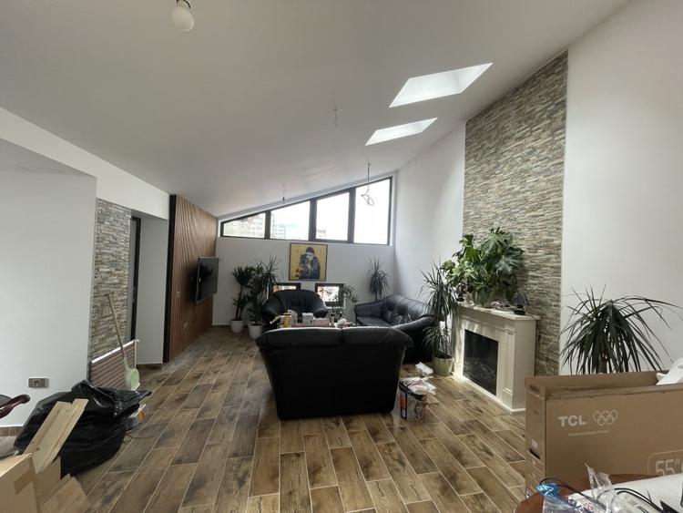 Apartament cu 2 camere semidecomandat, mobilat în Grivița