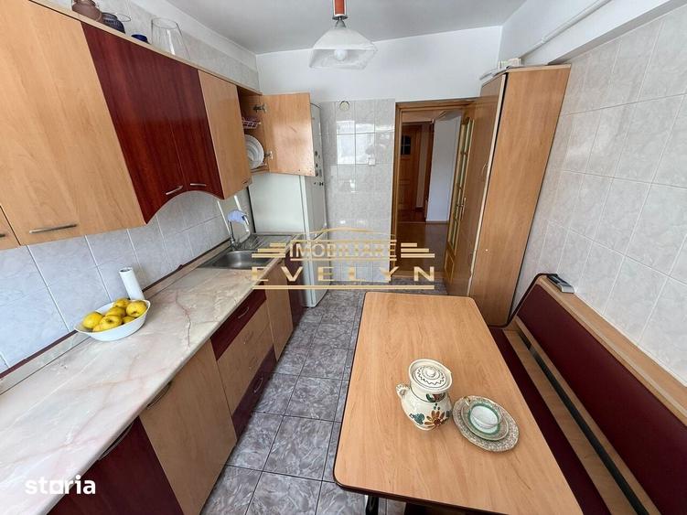 Apartament cu 3 camere decomandat în Central