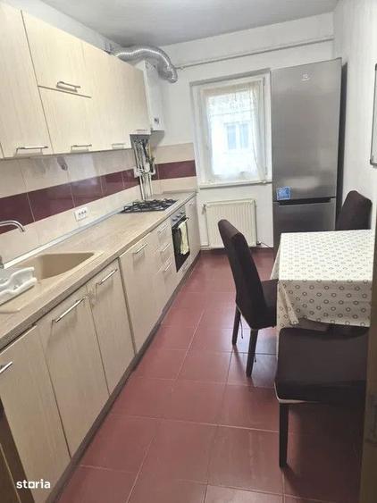 Apartament cu 3 camere decomandat în Vasile Aaron