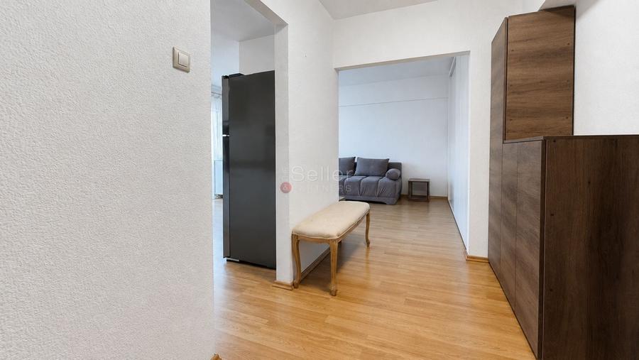 Apartament cu 2 camere decomandat, mobilat în Central
