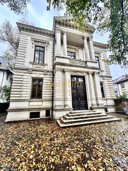 Casă individuală cu 9 camere cu Canalizare în Grădina Icoanei