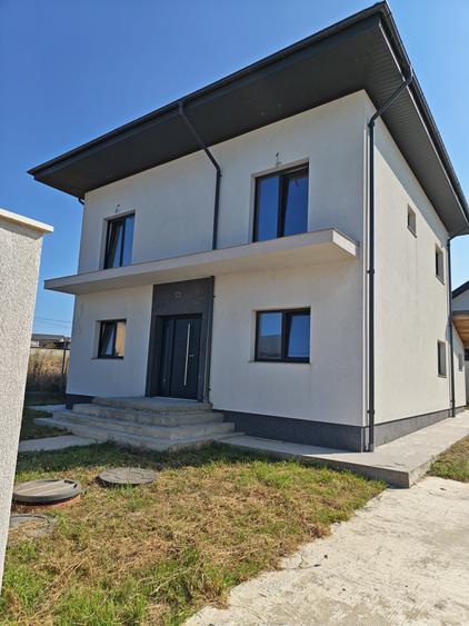 Casă individuală cu 5 camere cu Canalizare în Agigea