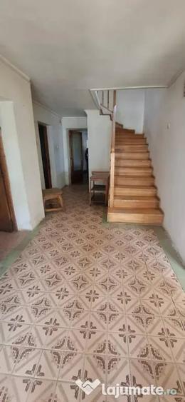 Casă cu 6 camere în Vulcana-Pandele