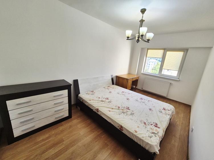 Apartament cu 3 camere decomandat în Ciritei