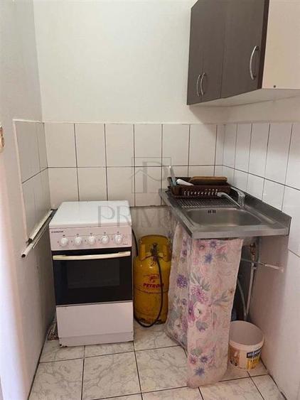 Garsonieră semidecomandată, mobilată în Buziașului
