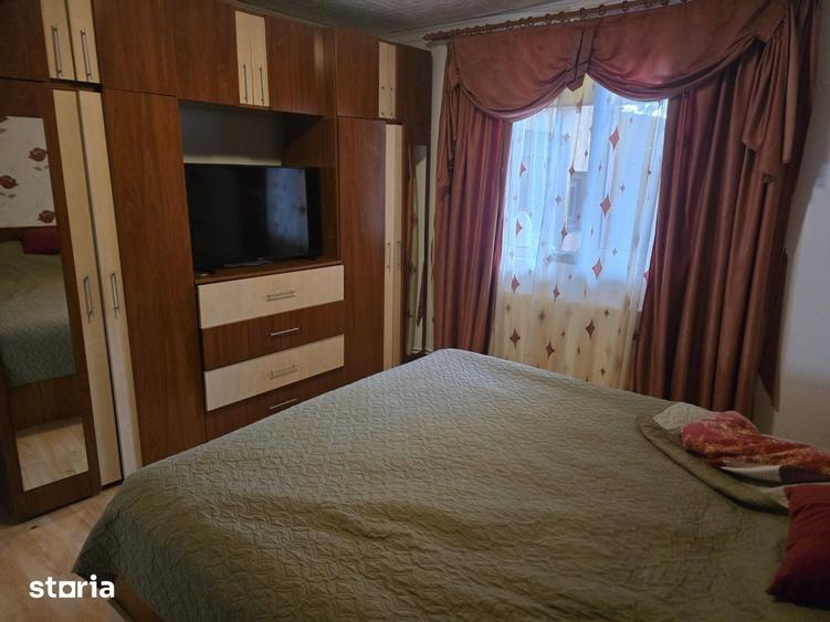 Casă cu 6 camere cu Teren 300 Mp în Sud