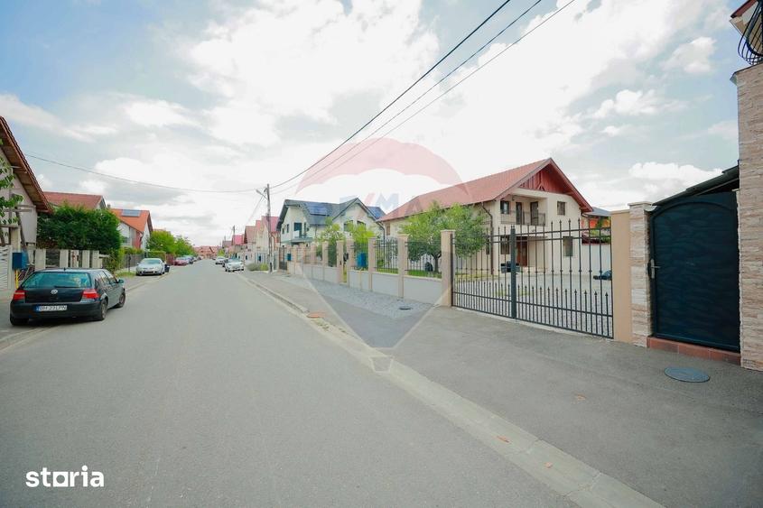 Casă cu 7 camere cu Teren 600 Mp în Sânmartin