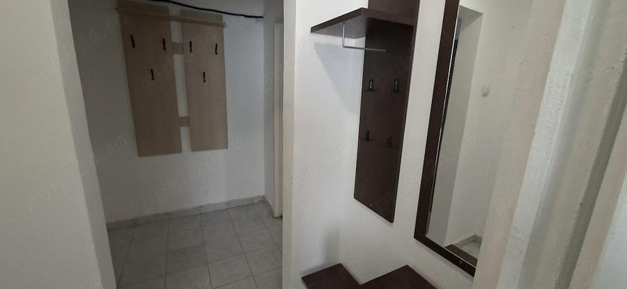 Apartament cu 3 camere semidecomandat în Alexandru cel Bun