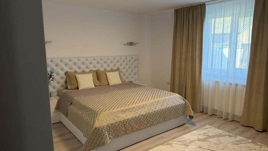 Casă cu 6 camere cu Teren 467 Mp în Central