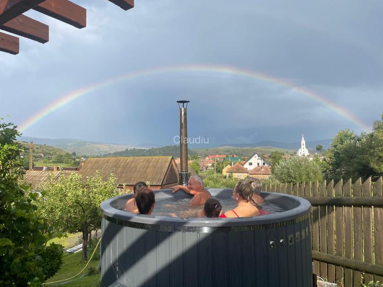 Casa, cabana de inchiriat Revelion, 3 nopti, 10-12 persoane, 20 km partia schi Toplita, ciubar inclus