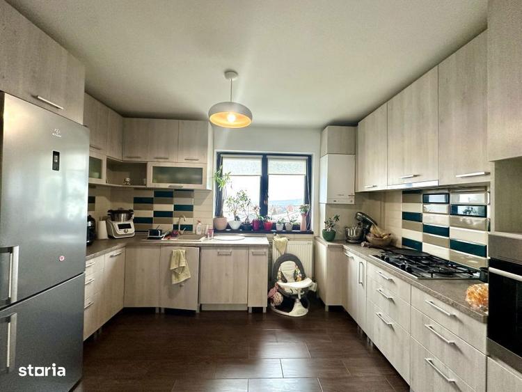 Apartament cu 3 camere semidecomandat, mobilat în Făget