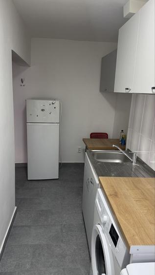 Garsonieră decomandată în Central