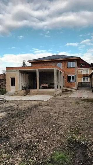 Casă cu Teren 800 Mp în Central