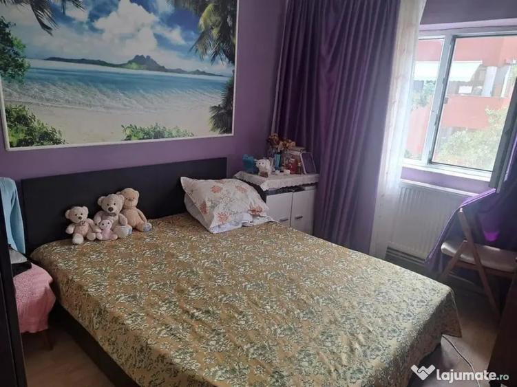 Apartament cu 4 camere decomandat în Dacia