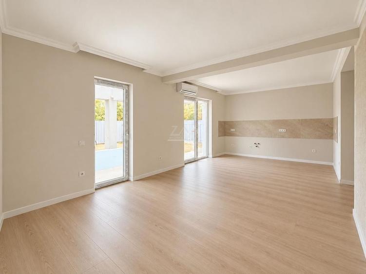 Duplex cu 5 camere cu Canalizare în Moșnița Nouă