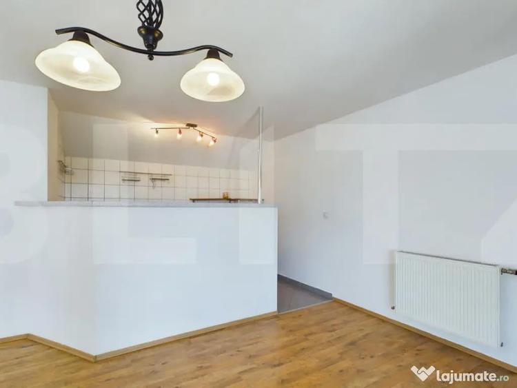 Apartament cu 4 camere semidecomandat, mobilat în Girocului
