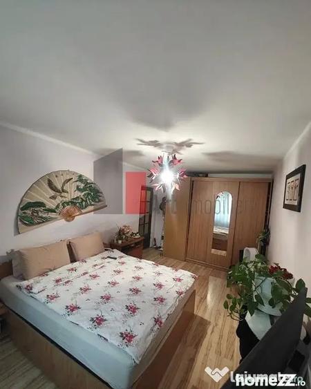 Apartament cu 3 camere semidecomandat în Rahova