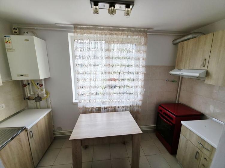 Apartament cu 2 camere decomandat, mobilat în Mărăței