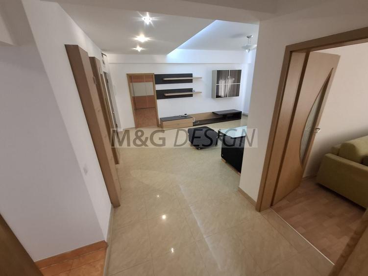 Apartament cu 3 camere semidecomandat, mobilat în Central