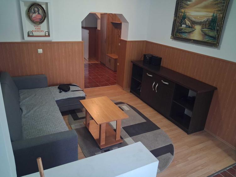 Inchiriez apartament tip casa Oradea, str. Gheorghe Doja - 7