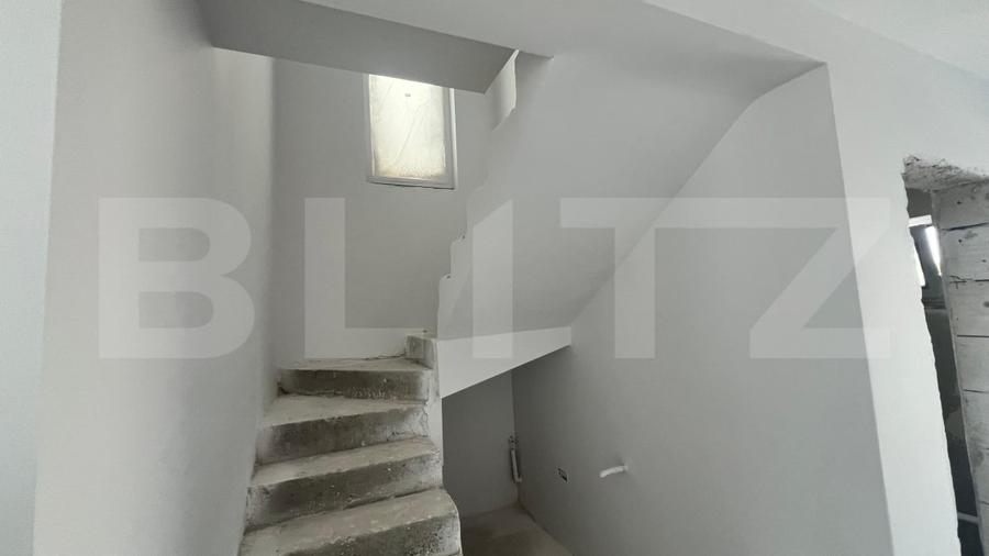 Duplex cu 5 camere cu Canalizare în Malu Mare