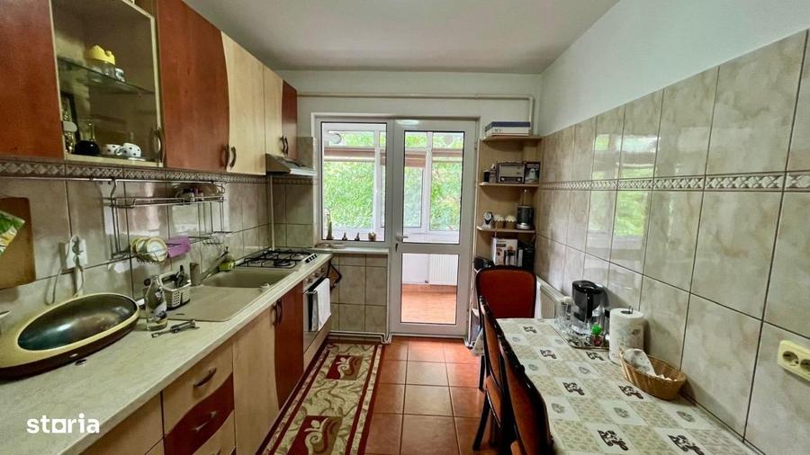 Apartament cu 4 camere decomandat, mobilat în Banat