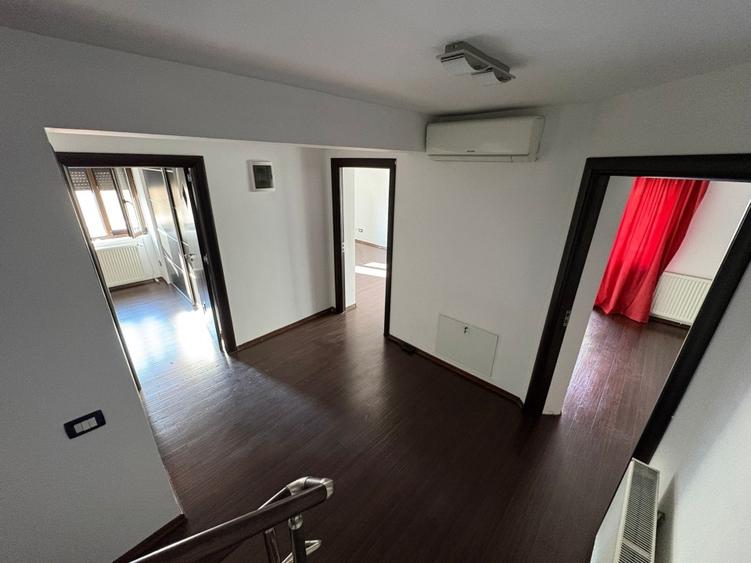 Duplex cu 13 camere cu Canalizare în Bucureștii Noi