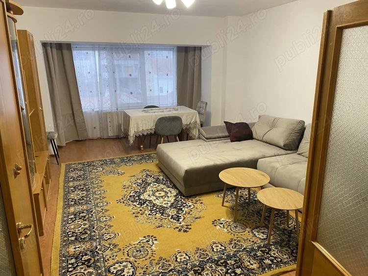 Apartament cu 3 camere decomandat în Stadion
