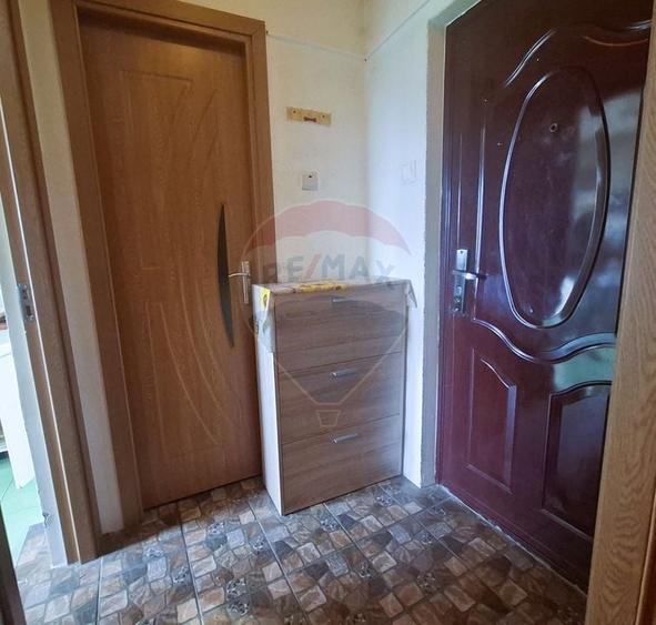 Garsonieră decomandată, mobilată în Vasile Aaron