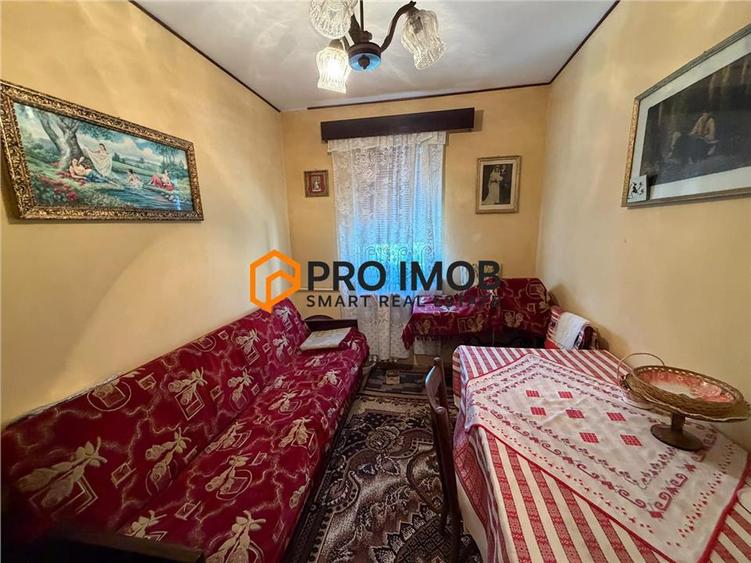 Apartament cu 3 camere decomandat în 1 Decembrie