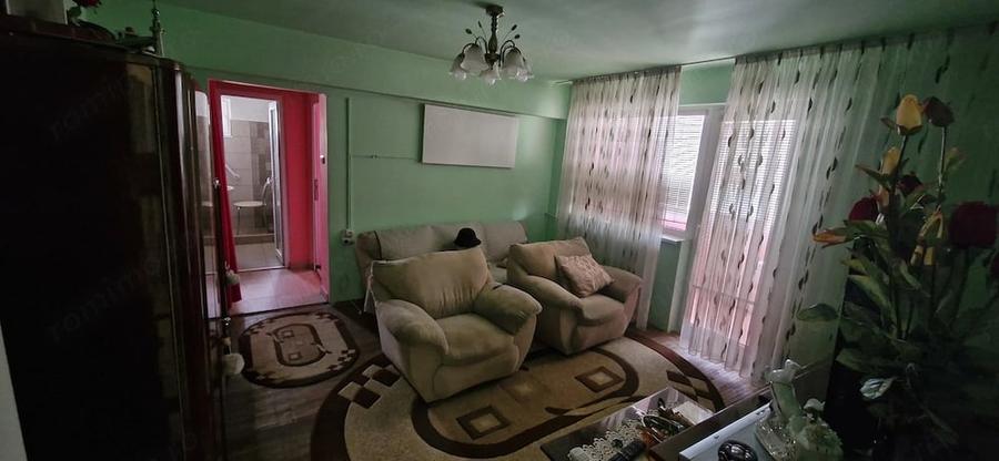 Apartament cu 3 camere semidecomandat în Central