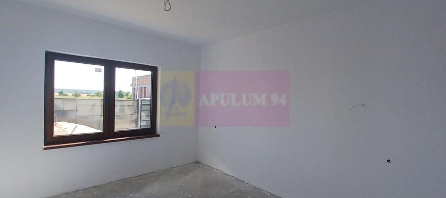 Casă individuală cu 4 camere cu Piscina în Săbăreni