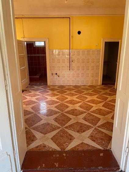 Casă cu 2 camere cu Teren 430 Mp în Semicentral