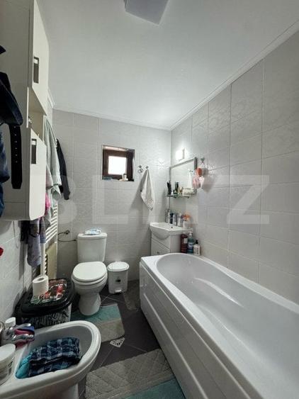 Apartament cu 4 camere decomandat, mobilat în Central