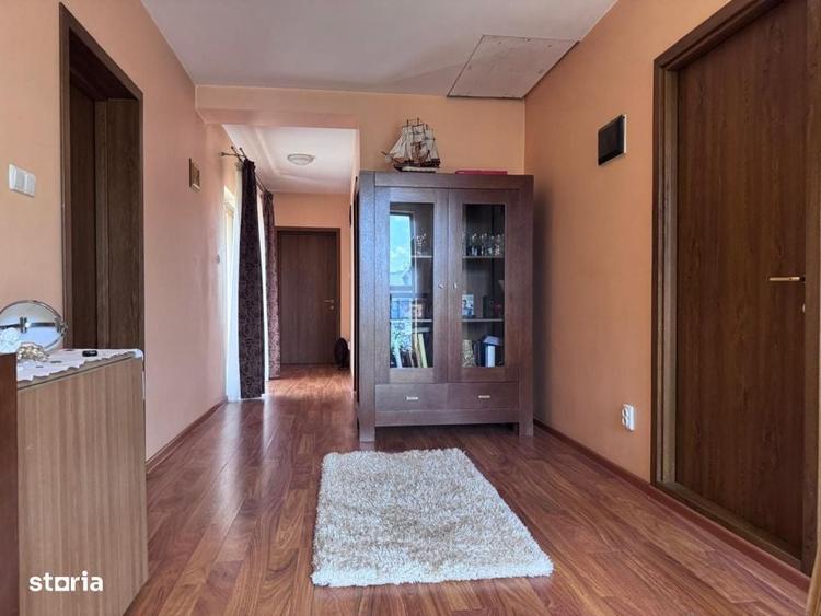 Casă cu 4 camere în Lăpuș