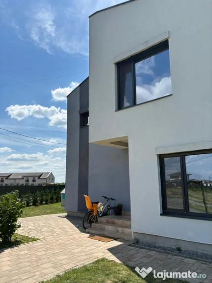 Casă cu 5 camere cu Teren 600 Mp în Moșnița Nouă