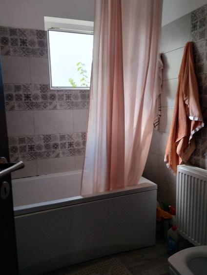 Apartament cu 3 camere decomandat în Dragomirești-Deal