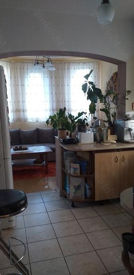 Casă cu 6 camere cu Teren 1122 Mp în Central