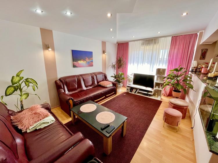 Apartament cu 4 camere semidecomandat, mobilat în Valea Aurie