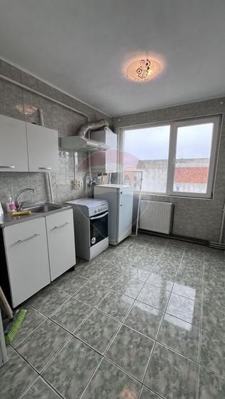 Apartament cu 4 camere decomandat în Micro 16