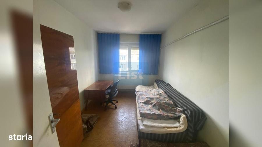 Apartament cu 3 camere semidecomandat în Central