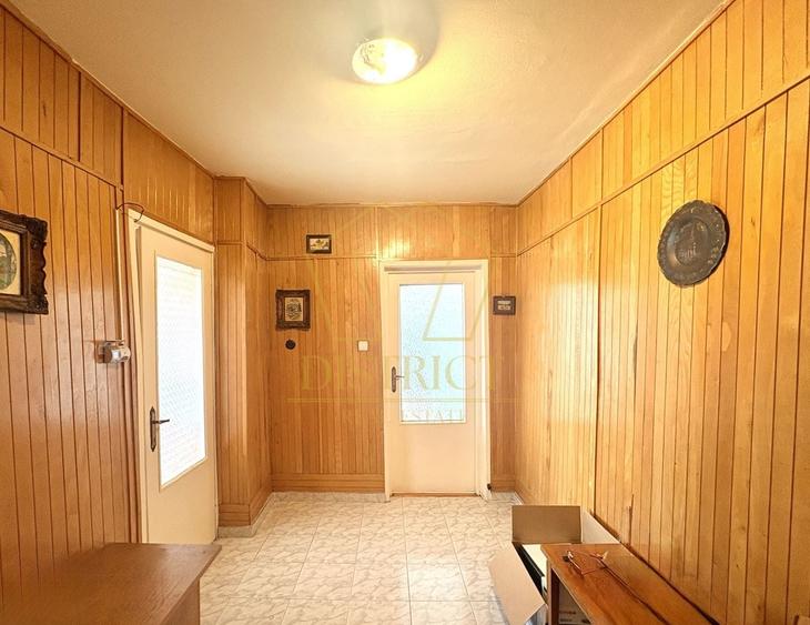 Apartament cu 3 camere semidecomandat, mobilat în Ultracentral