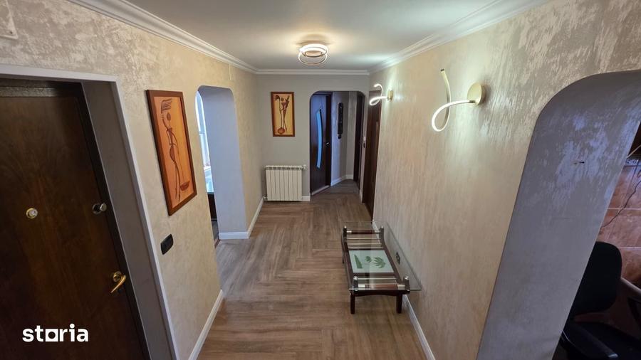 Apartament cu 3 camere decomandat în Central