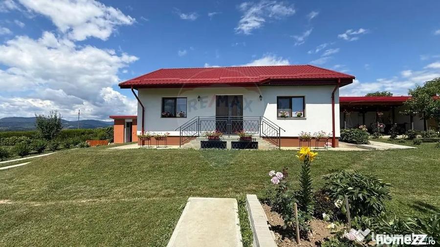 Casă cu 3 camere cu Teren 1667 Mp în Răcoasa